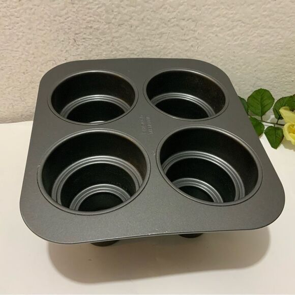 Chicago Metallic Multi Tier Cake Pan 4 Cavity 10.6 x 9.60 x 4.5 Inch - Picture 2 of 8